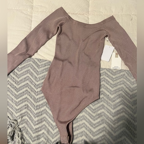 Good American knit scoop bodysuit in mink - Picture 2 of 8